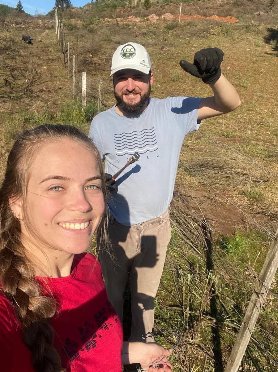 Novinha loirinha do campo mostrando que sabe rebolar bem image 1