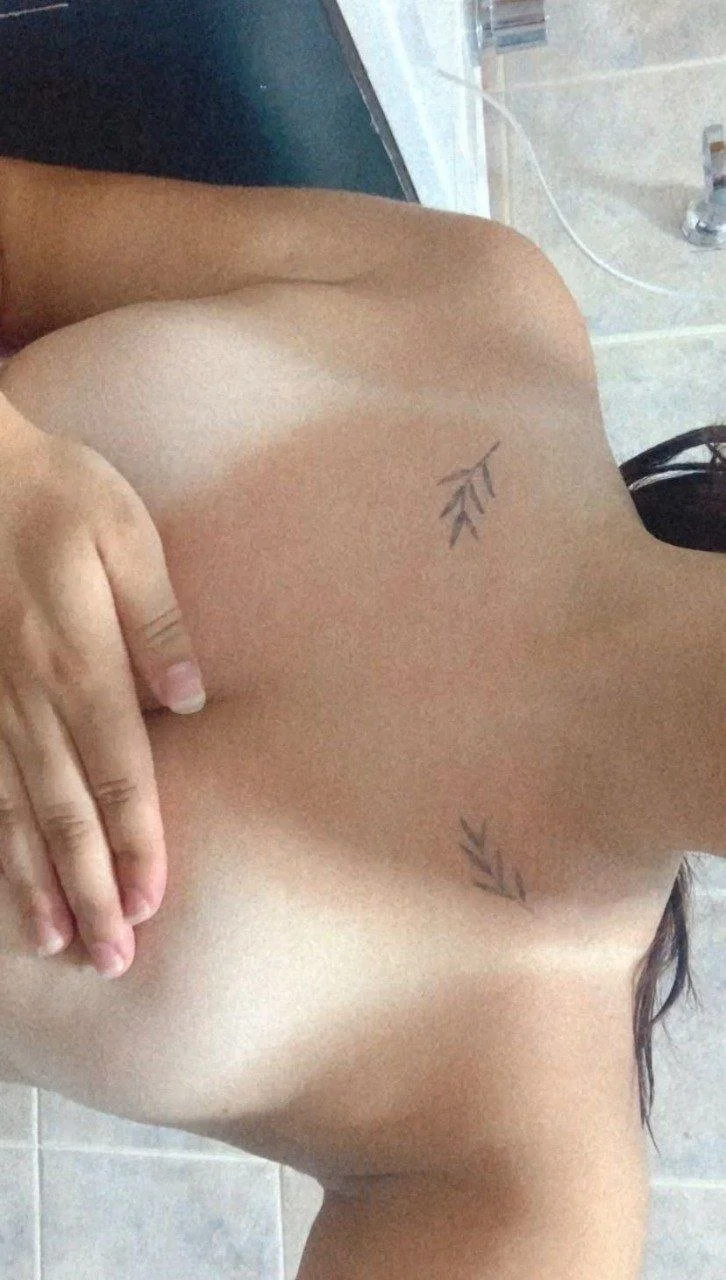 Linda morra sexy culona masturbandose y mamando verga rico concha image 11