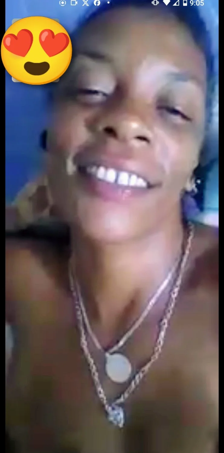ESTOY MUY CALIENTE QUIERO UNA VERGA MUY GRANDE Y DURA DENTRO DE MI VAGINA QUE ME LLENE DE LECHE image 1