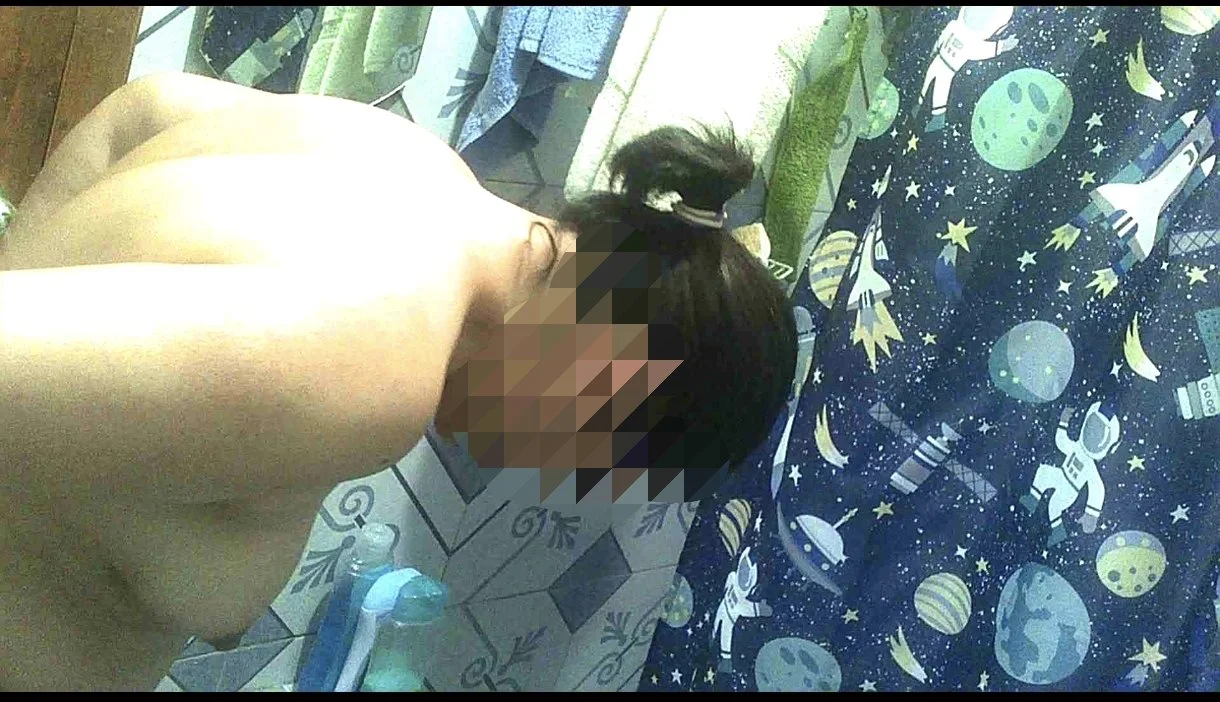 Espiando a mi hermana, intercambio por más familiares espiadas. image 4