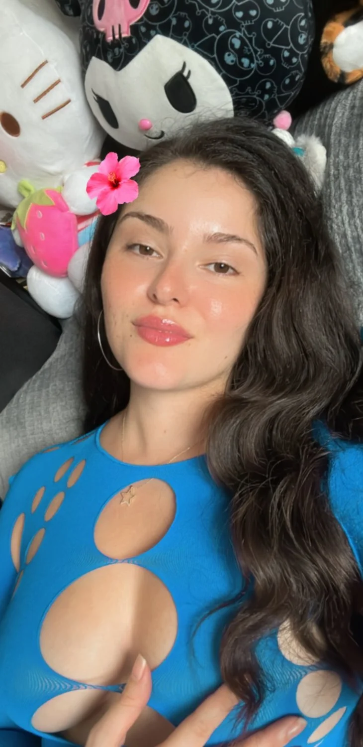 Zorrita mueve rico su culo sexy y muy putita la perra image 3