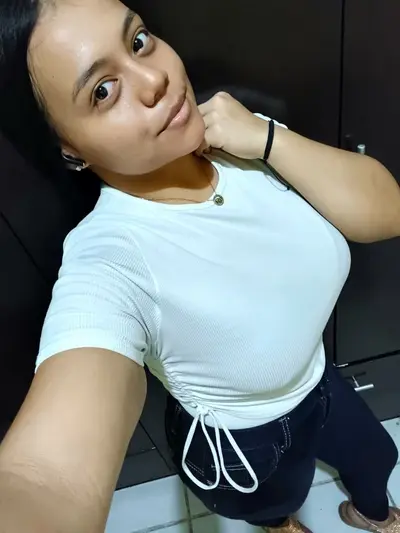 Que les parece la zorrita de anitha cuántas vergas creen que aguante esa zorra cover image