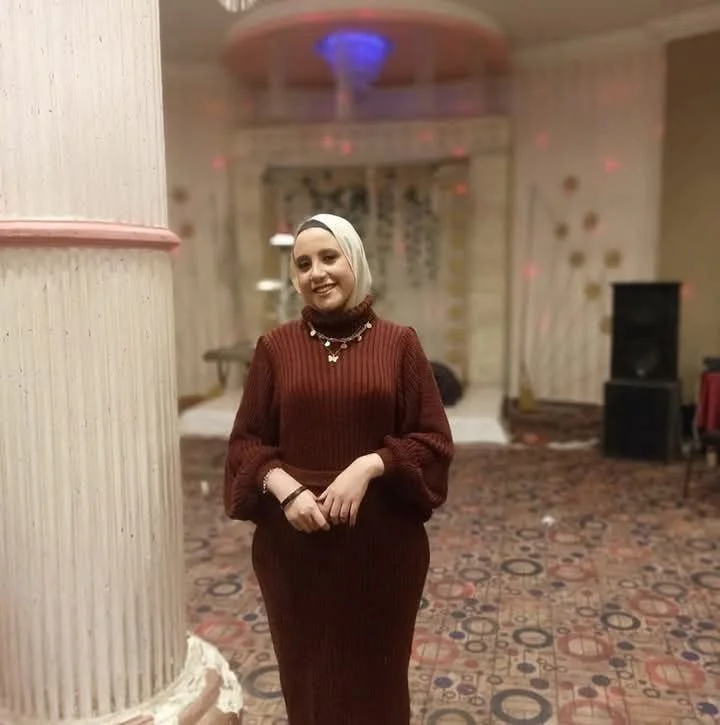 ساره الحلوة 24 سنة اخت الديوث من سوريا main image