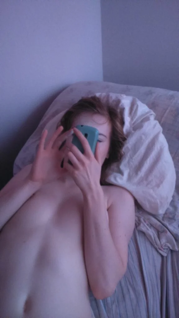 Sluts on their phones (MISC) image 31