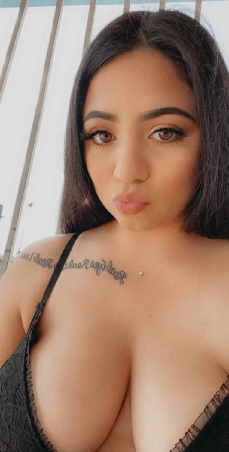 Thick Latina Vero image 19