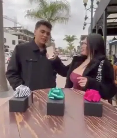 Influencer hace preguntas en la calle y el que responda correctamente se la coje 🔥🔥 cover image