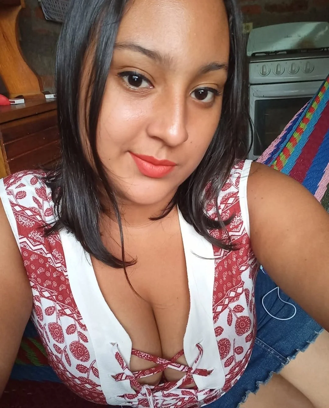 La dueña de mi pajas que morena tan chichona 🤤🤤😋🥵🥵😏 image 2