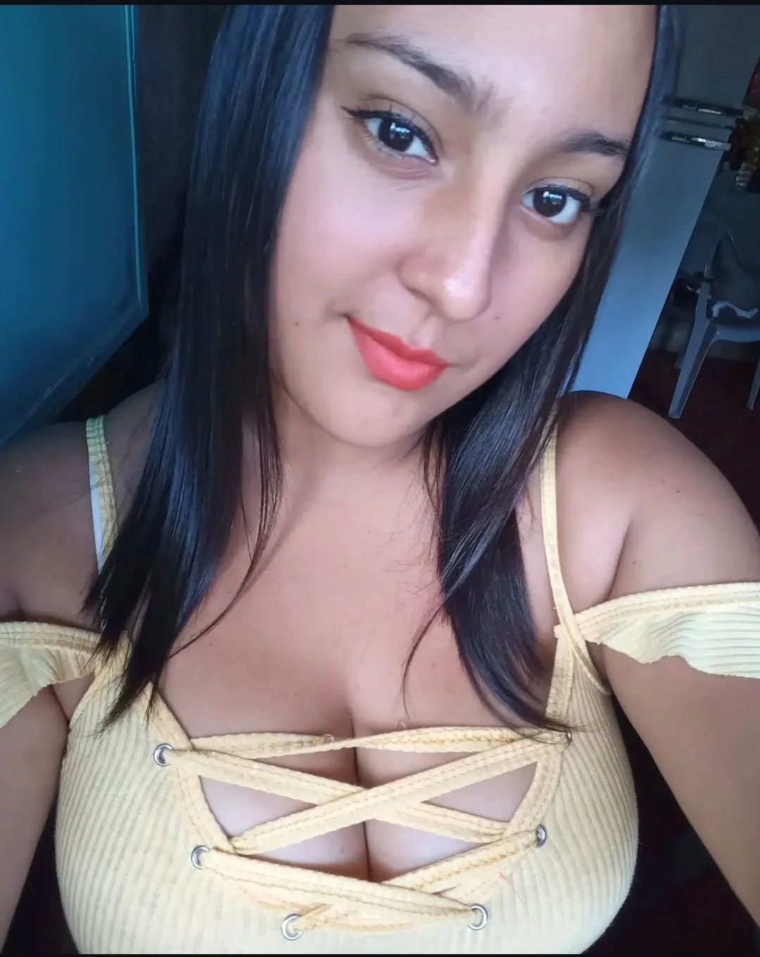 La dueña de mi pajas que morena tan chichona 🤤🤤😋🥵🥵😏 image 5