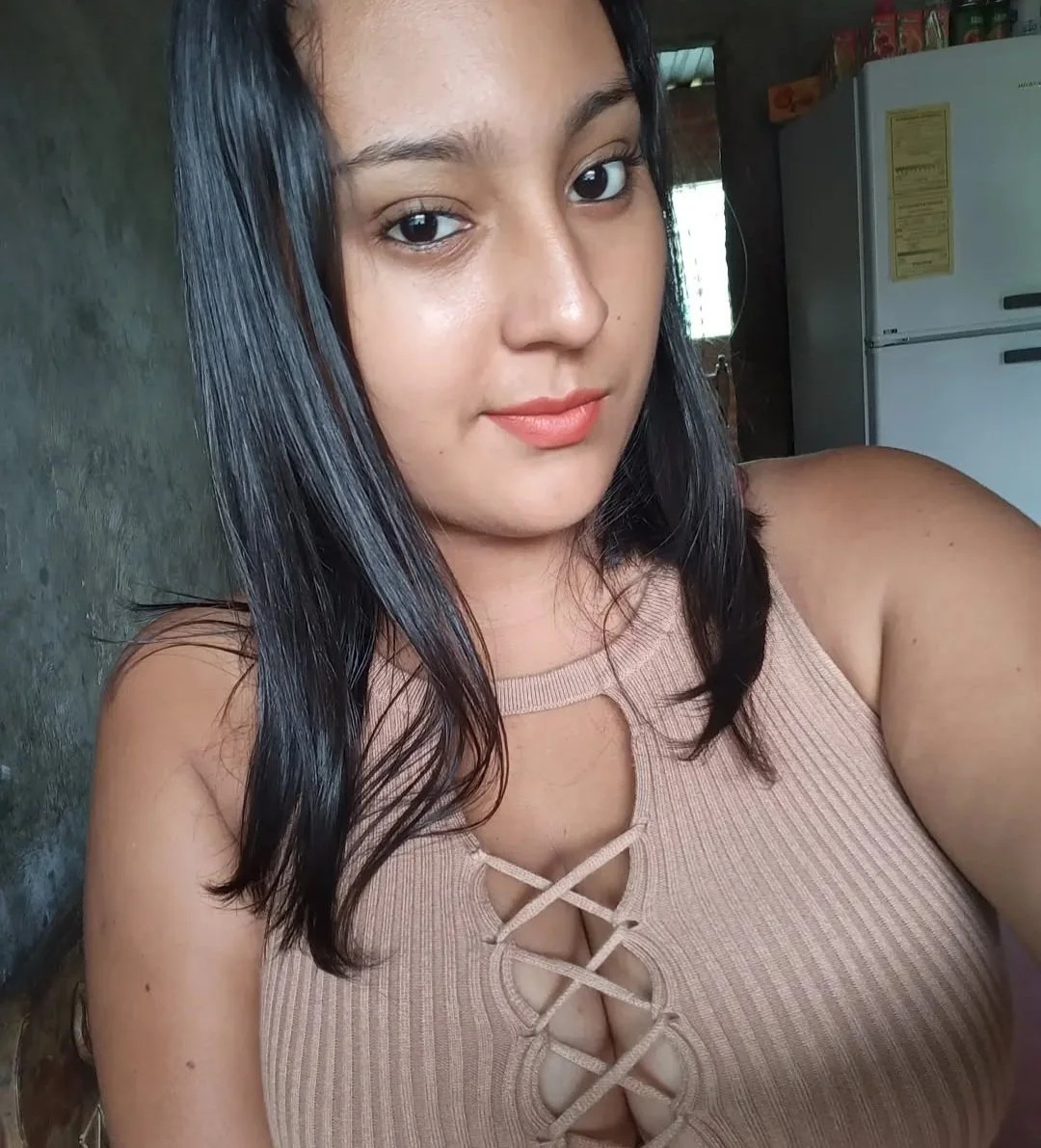 La dueña de mi pajas que morena tan chichona 🤤🤤😋🥵🥵😏 image 6