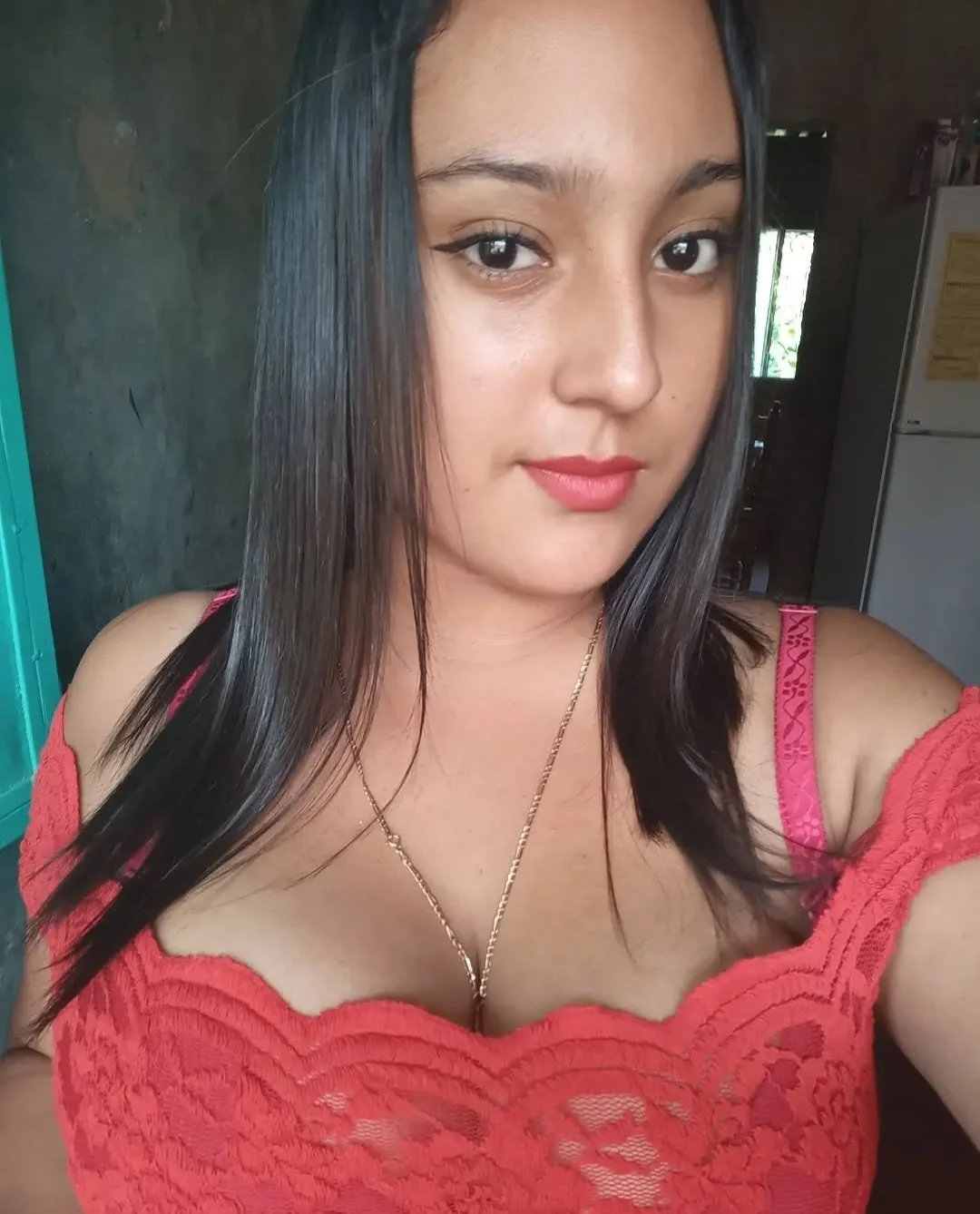 La dueña de mi pajas que morena tan chichona 🤤🤤😋🥵🥵😏 image 9