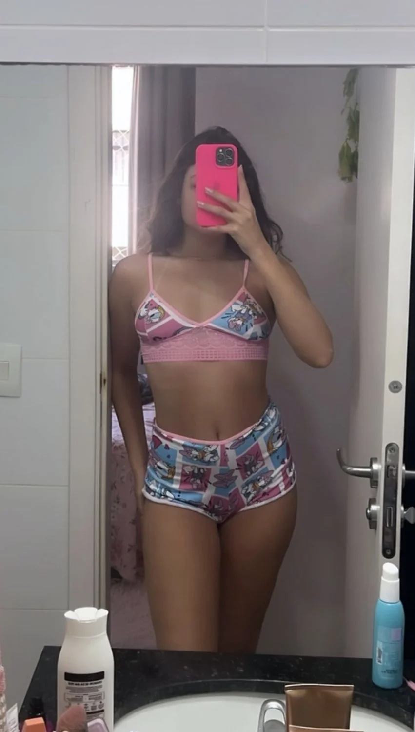 Novinha caiu na net tomando banho image 2