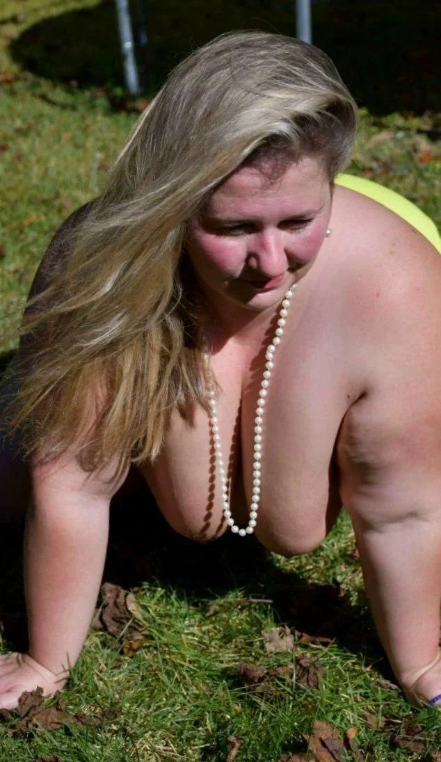 Fatass Blonde Mommy image 10
