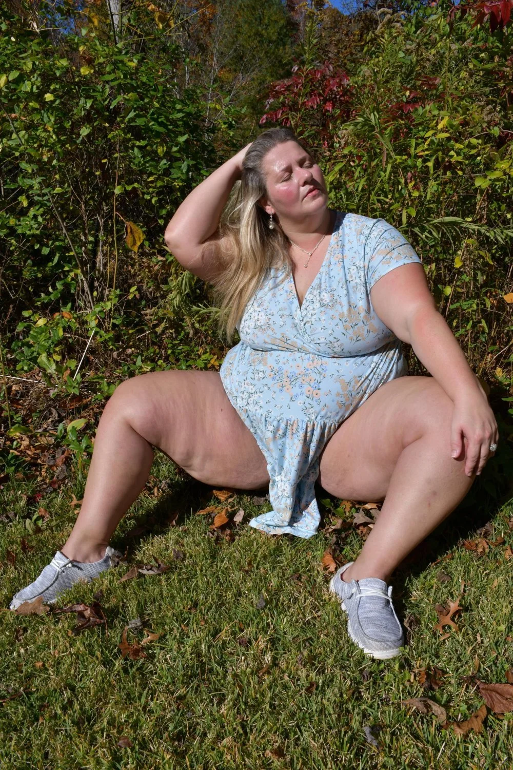 Fatass Blonde Mommy image 6