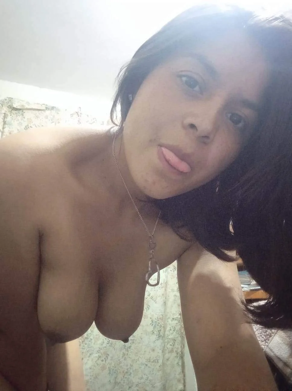 Prima tetona me modela en tanga image 20