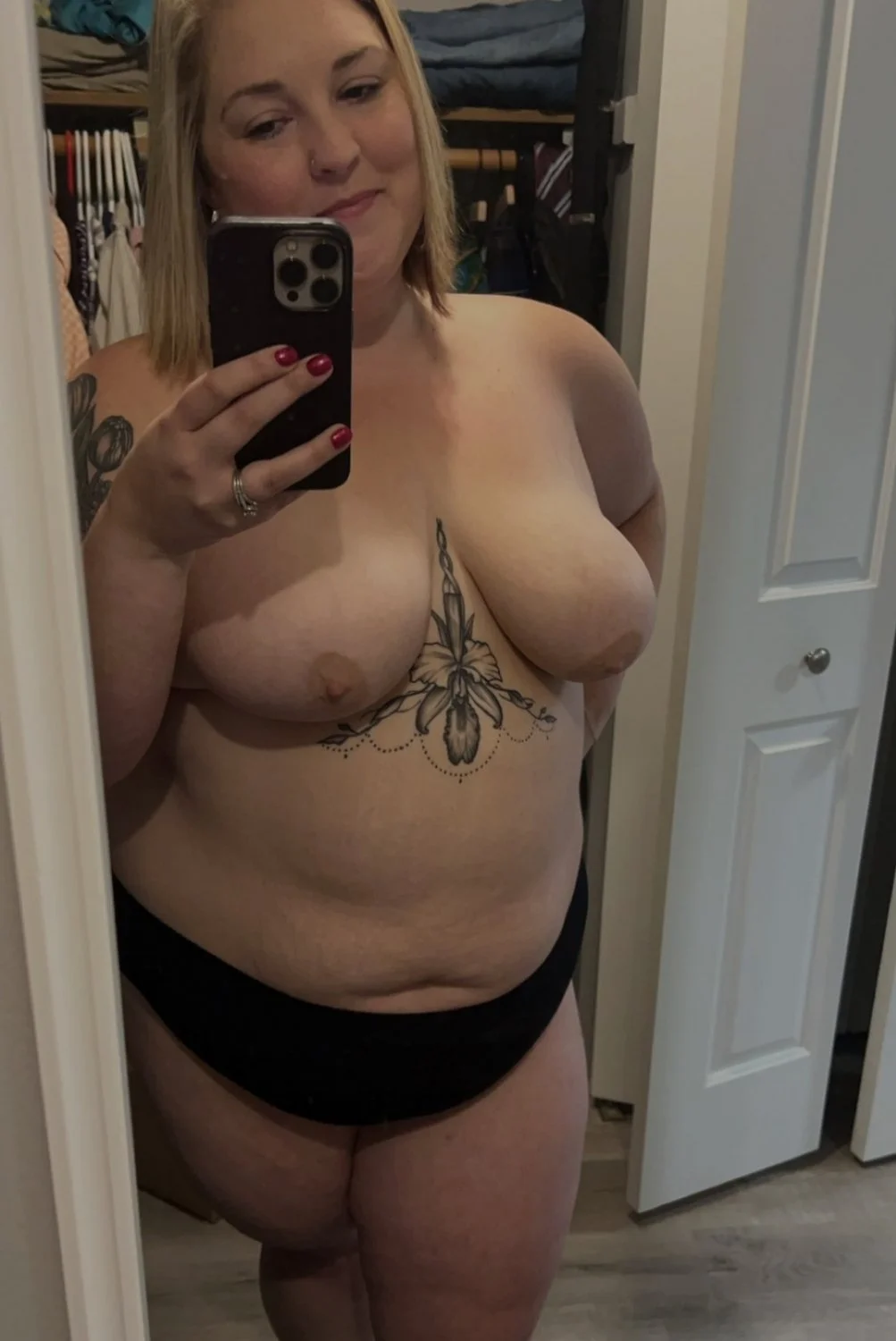 Divorced woman just wanting attention. Comment things to her. She will be reading them. image 10