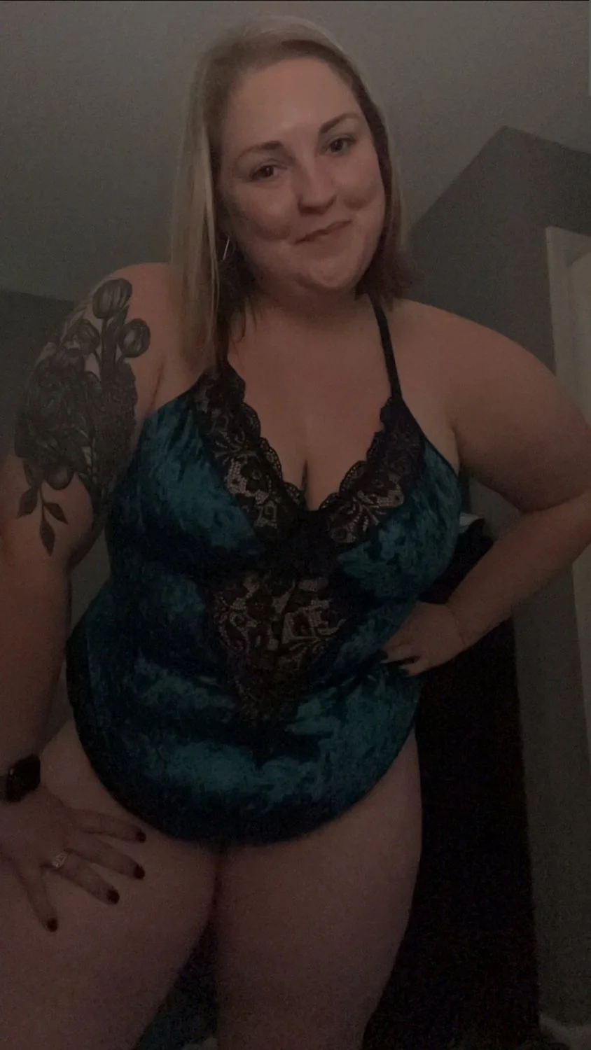 Divorced woman just wanting attention. Comment things to her. She will be reading them. image 21
