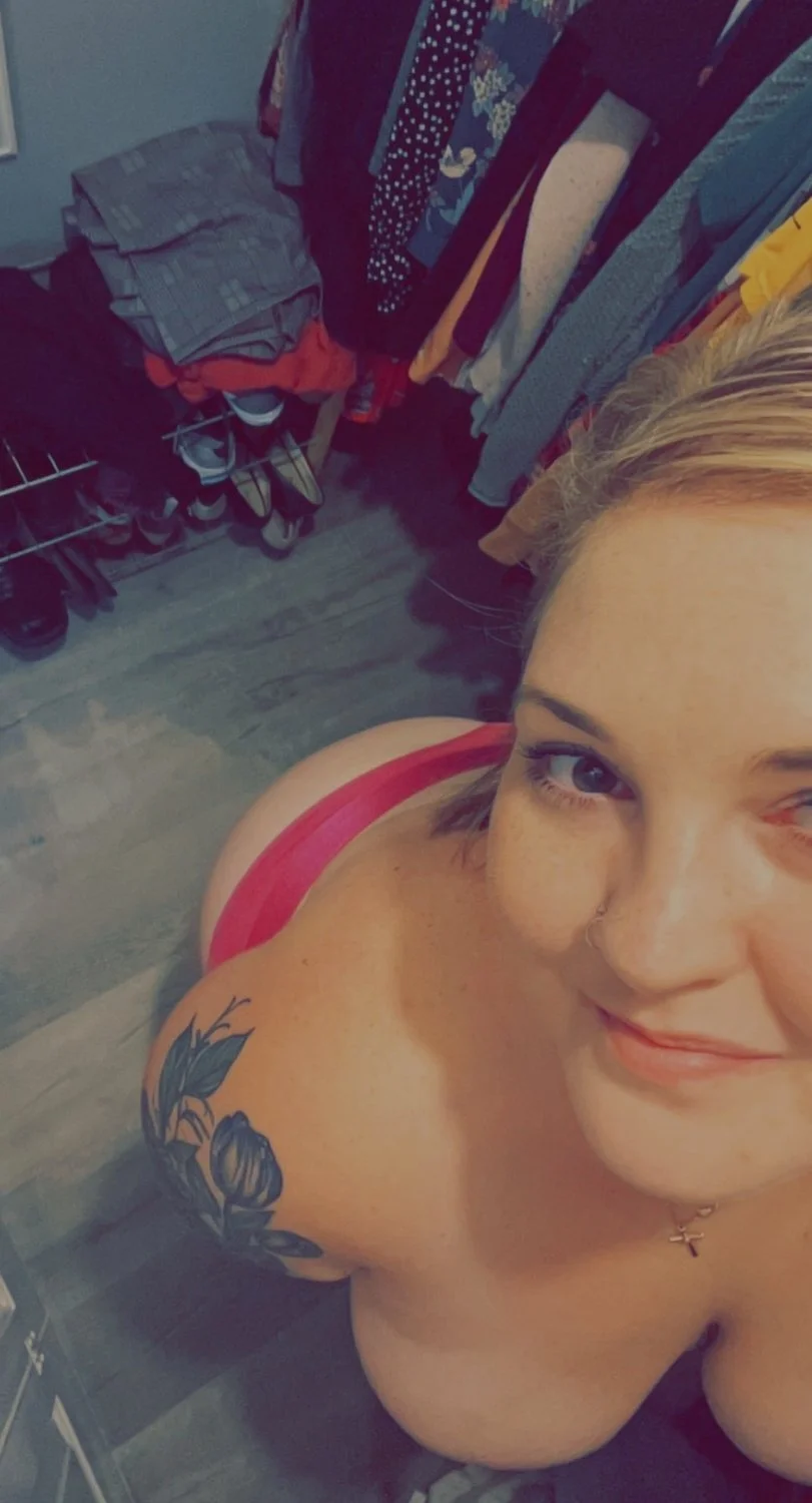 Divorced woman just wanting attention. Comment things to her. She will be reading them. image 8