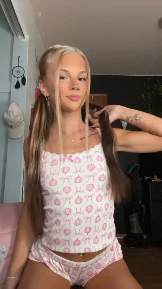 TikTok Cuties 351 image 8