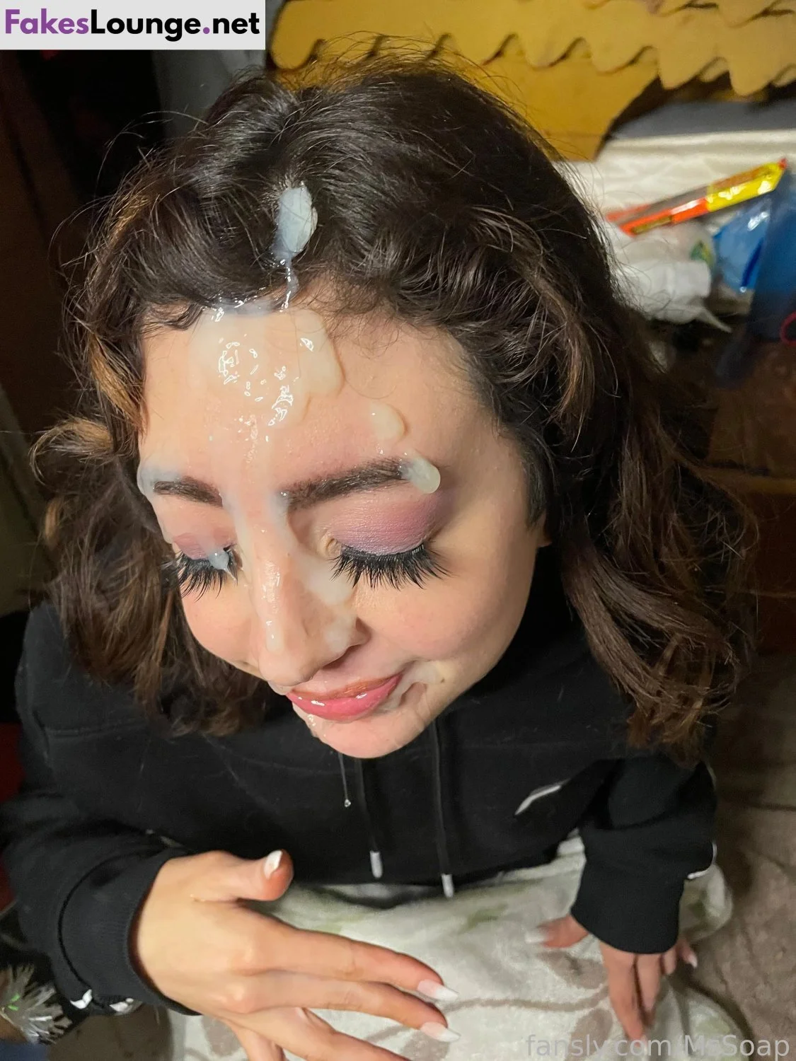 Facial Loving white girl main image