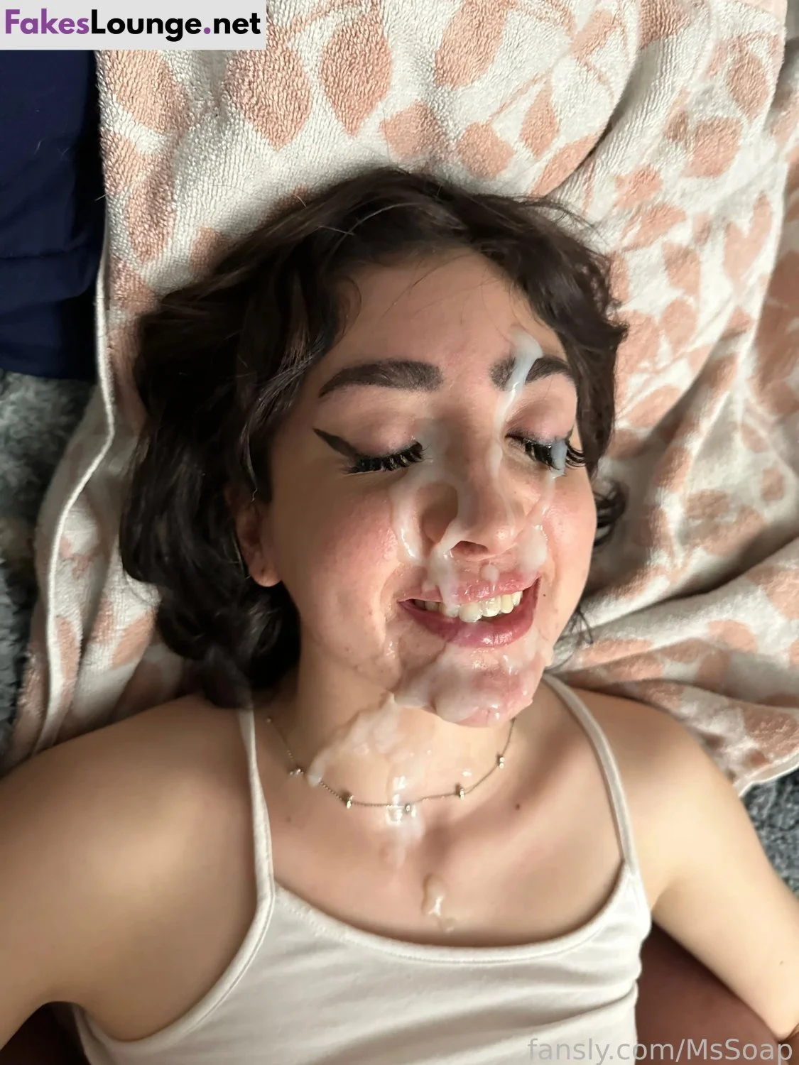 Facial Loving white girl image 11