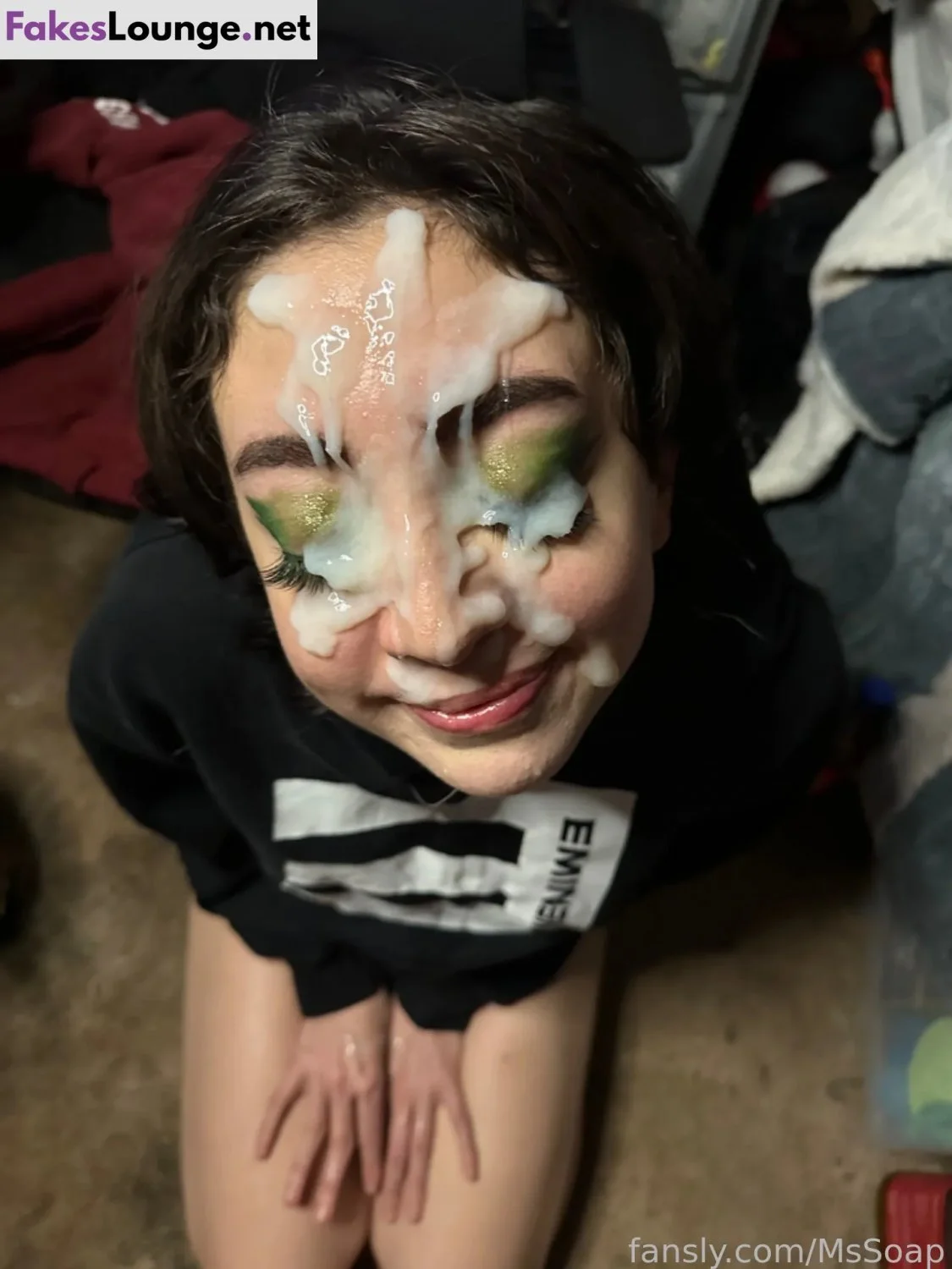 Facial Loving white girl image 2