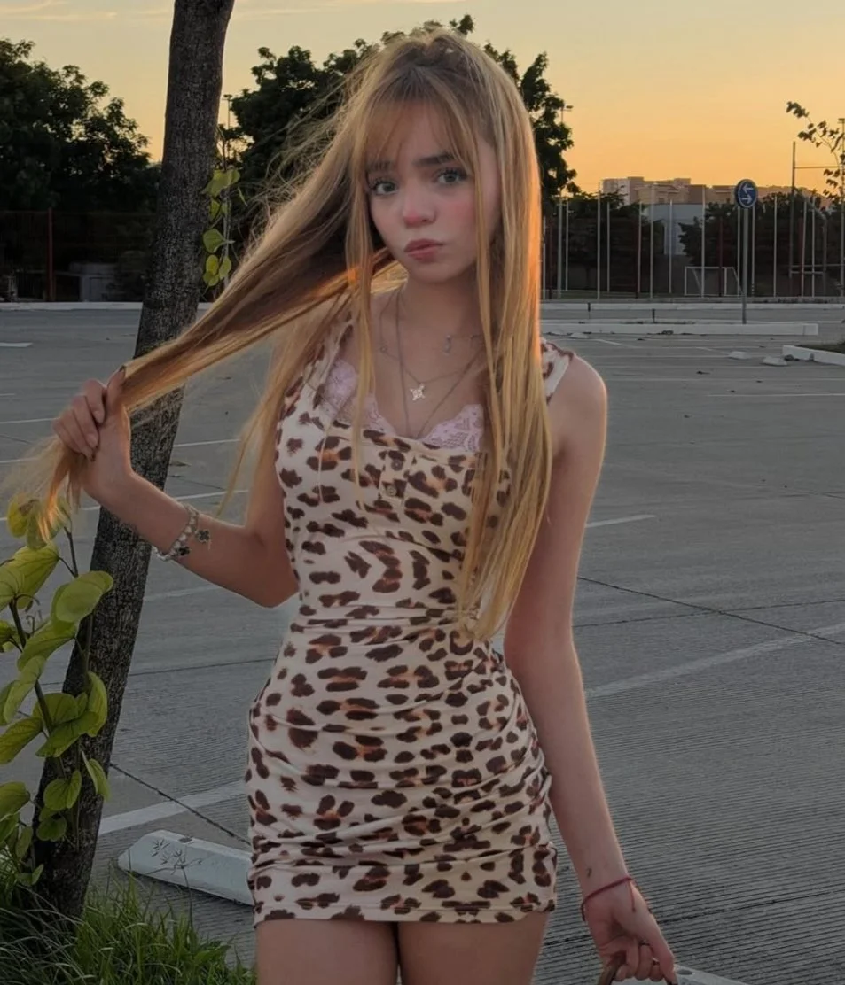 Mexicana la werita flakita rica mamando verga y masturbándose rico coño main image