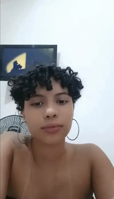 Novinha moreninha gostosa na live cover image
