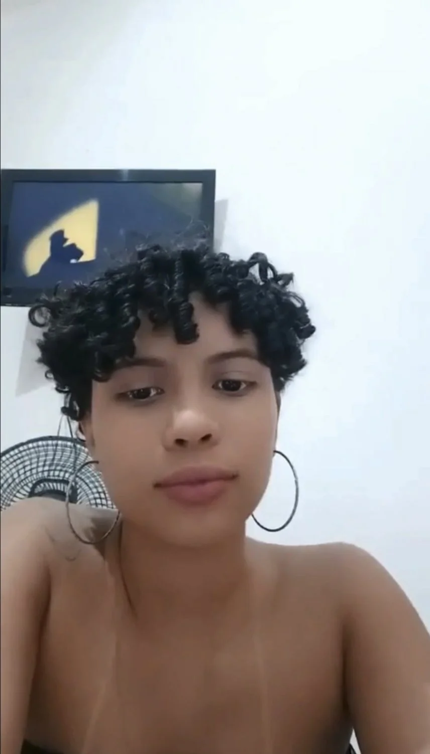 Novinha moreninha gostosa na live main image