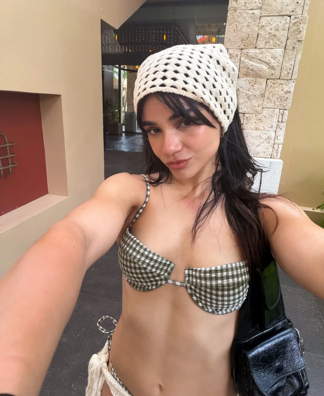 Alana Flores image 7