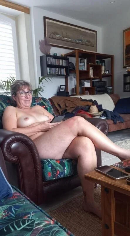 Eileen is hungry image 3