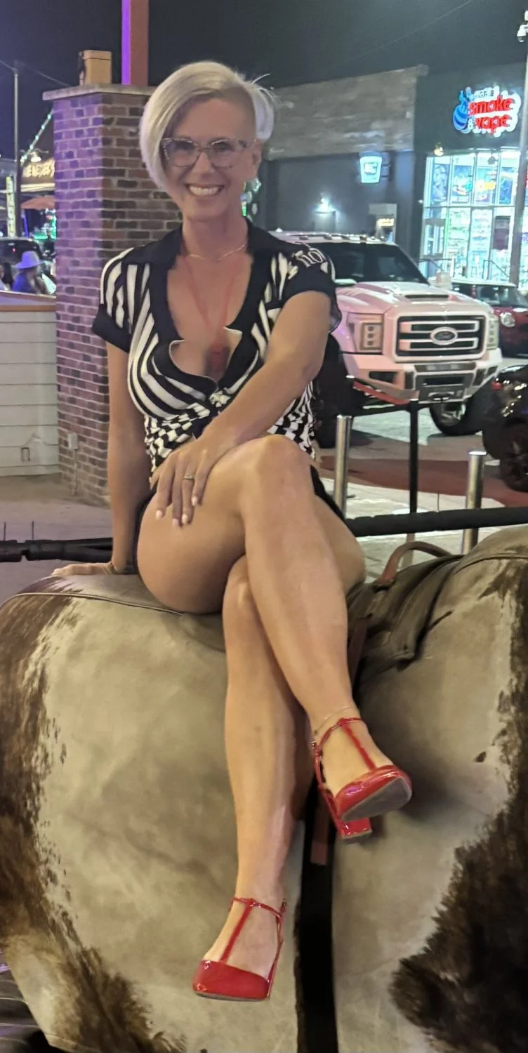 Shared Milf 808 image 4