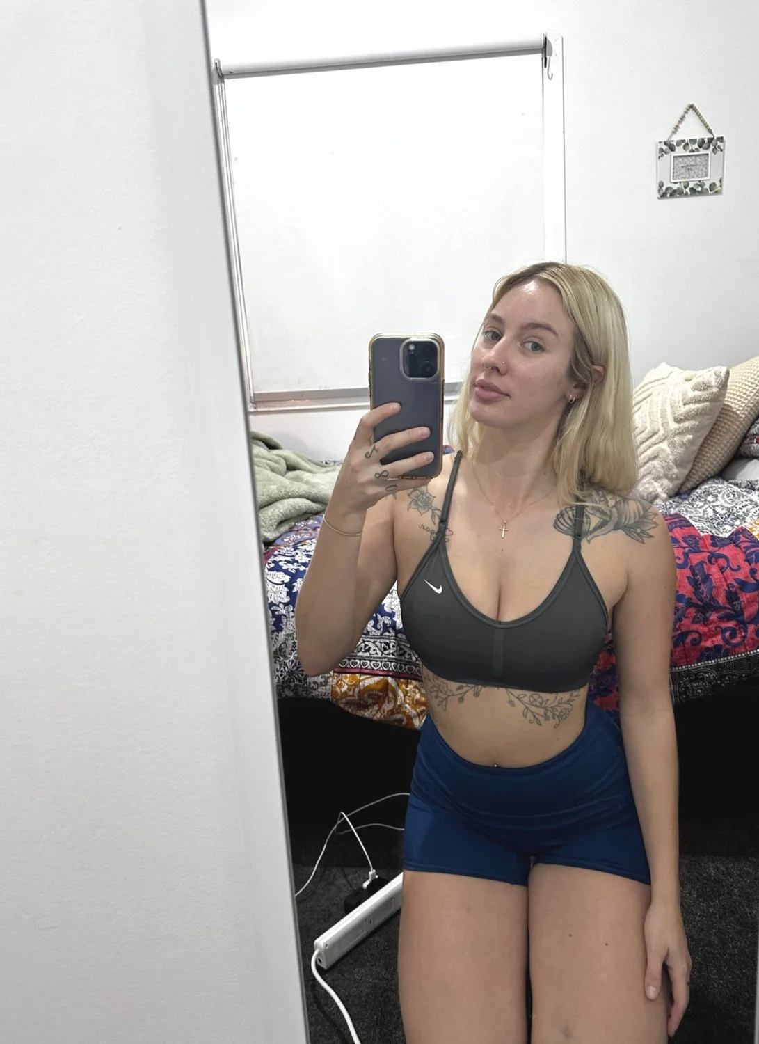 Look at the mirror babe main image