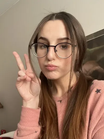 College cute girl Sells Her Nudes To Pay Tuition :) Add me on kik : TinaaaaSK420 cover image
