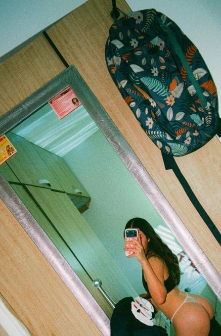 🍑📱 Booty Selfie image 14