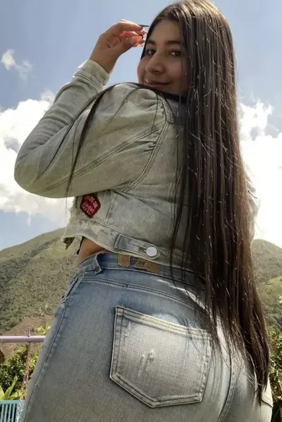 Una gordibuena Colombiana con un gran culo cover image