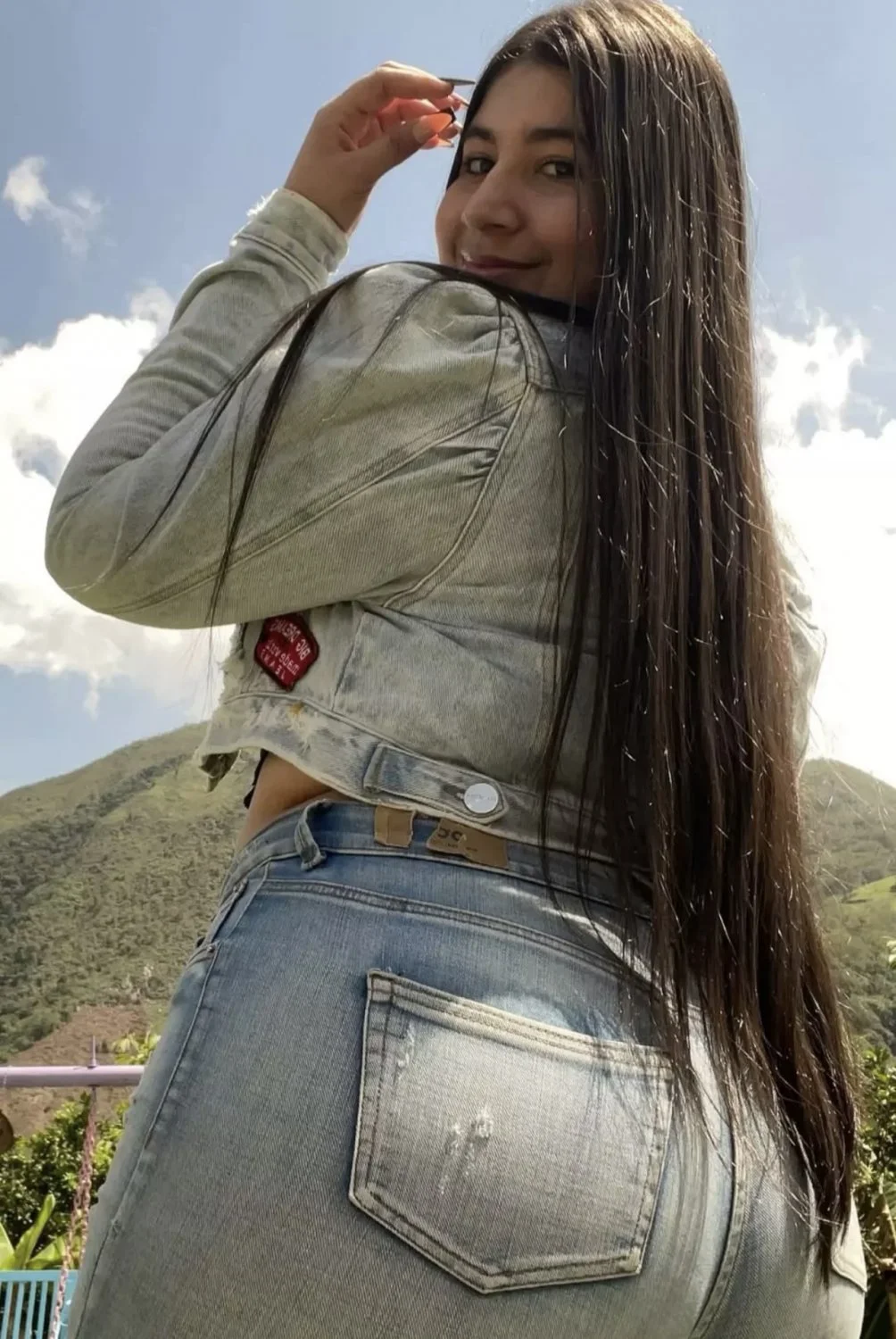 Una gordibuena Colombiana con un gran culo main image