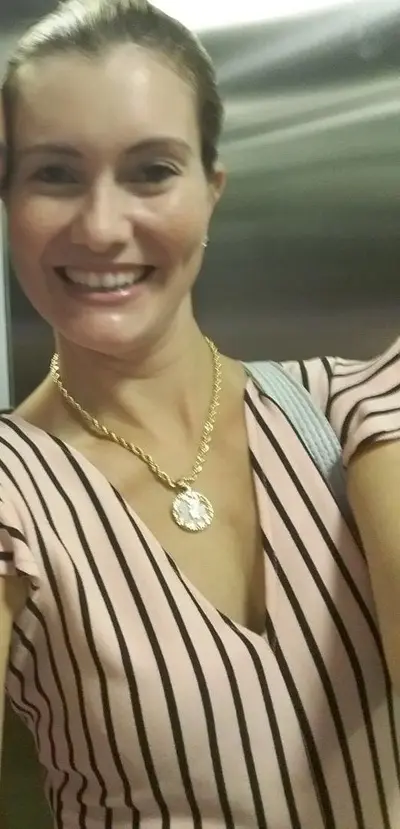Mais de esposa gostosa peladinha - Deixem seus comentários cover image