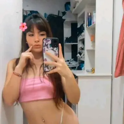 La Perra de ámbar con rica tanga y piernas cover image