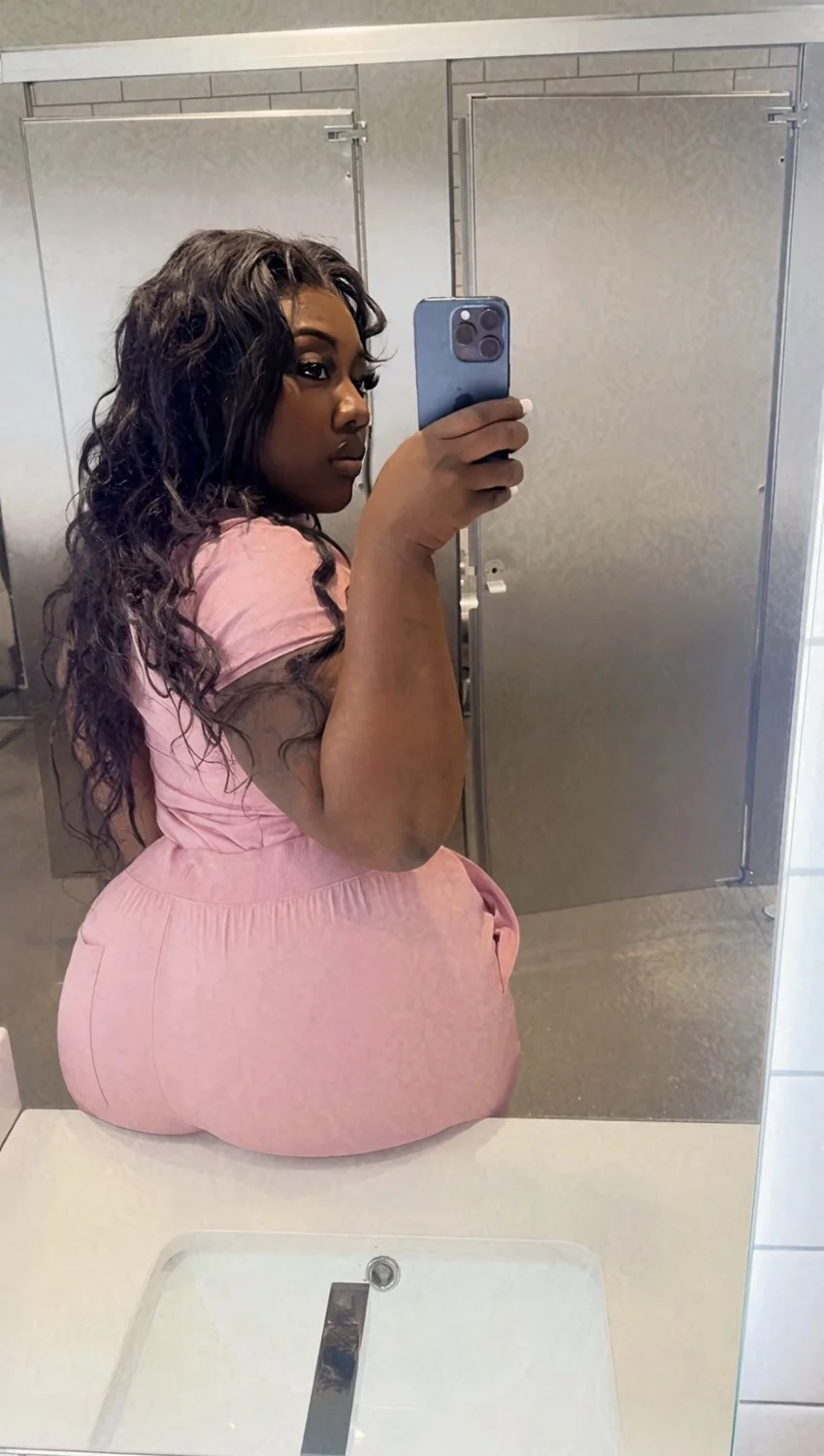Another Big Booty Atl freak. Derri main image