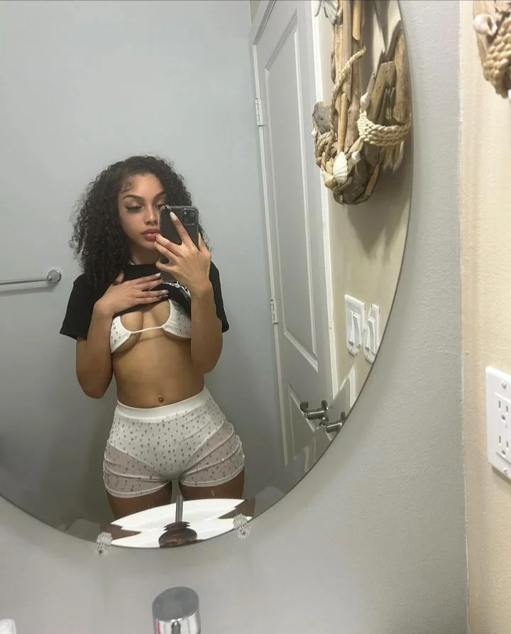 Light skin EX GF leaked image 4