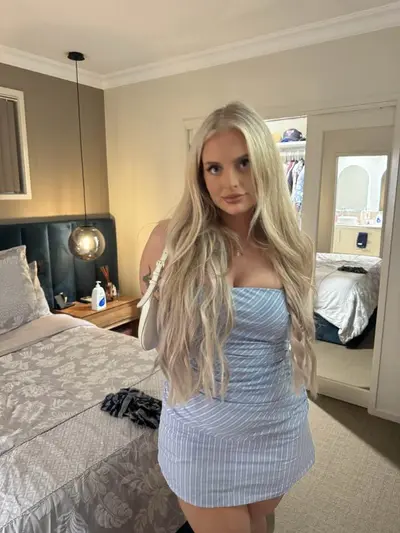 24yo from Australia craves for attention cover image