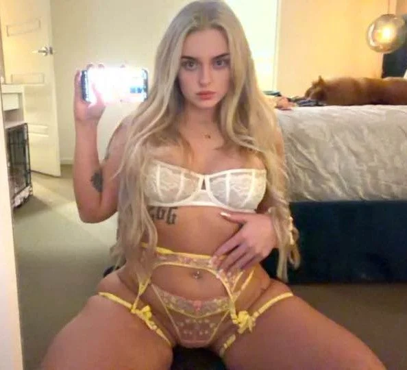 24yo from Australia craves for attention image 3