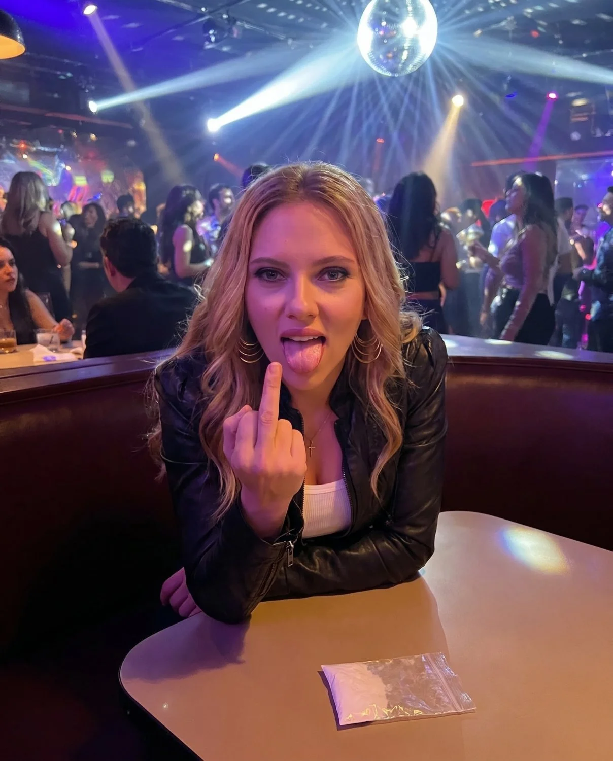 Scarlett Johansson (Don Jon) has fun at the disco #1 image 43