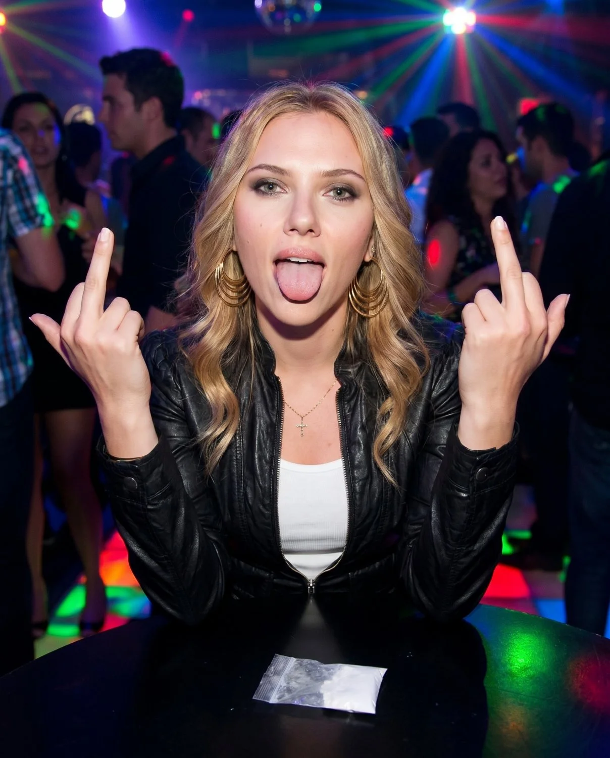 Scarlett Johansson (Don Jon) has fun at the disco #1 image 5