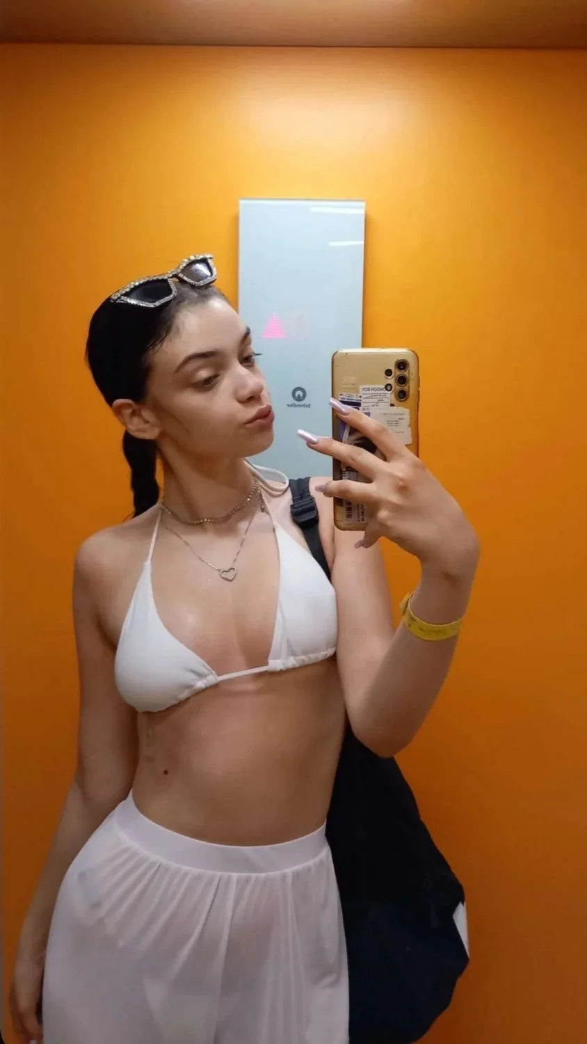 Novinha gringa mandou nude e safado vazou a putinha pra gente! novinha, vazou, vazados, vazada, amad image 15