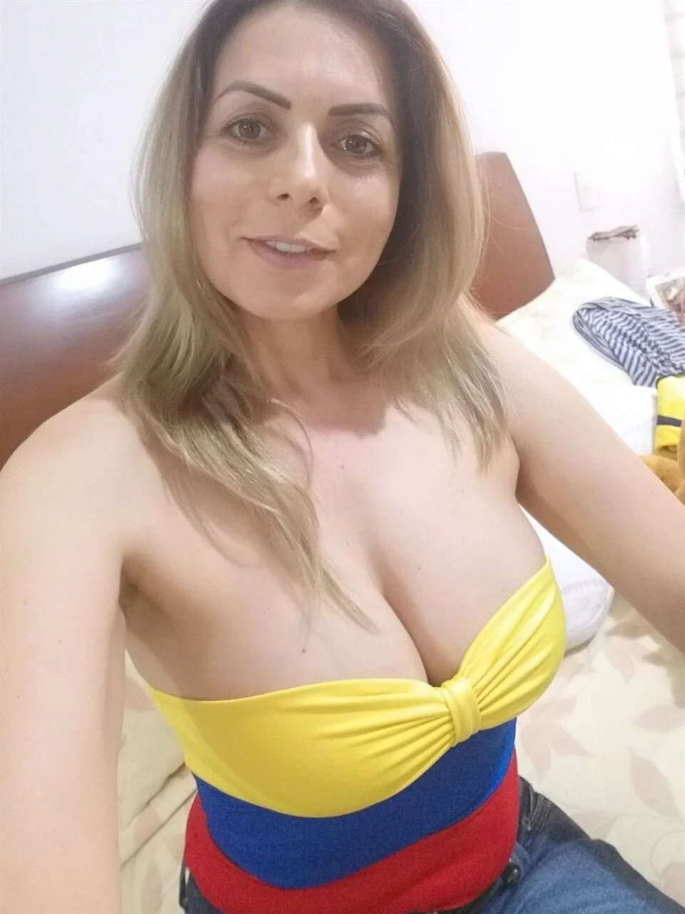 Milf venezolana que se parte sola image 16