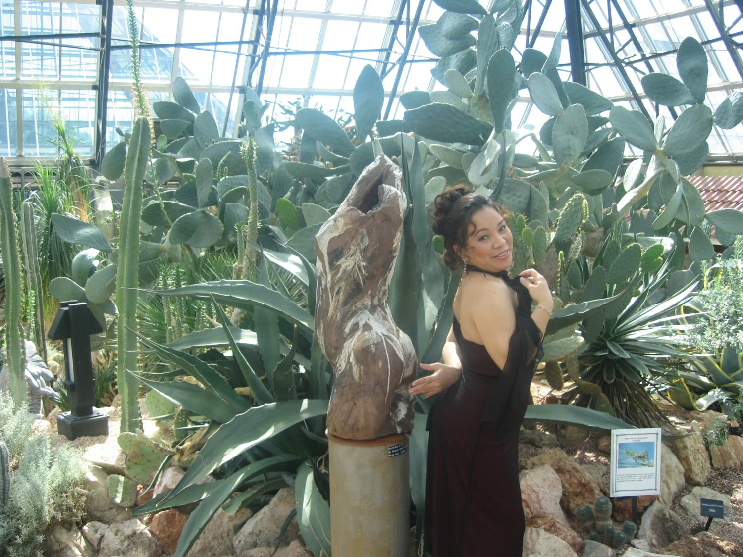 Rosy, Filipina, Showing her off, Smile, Likes Camera, Ask for more explicit pixs, image 2