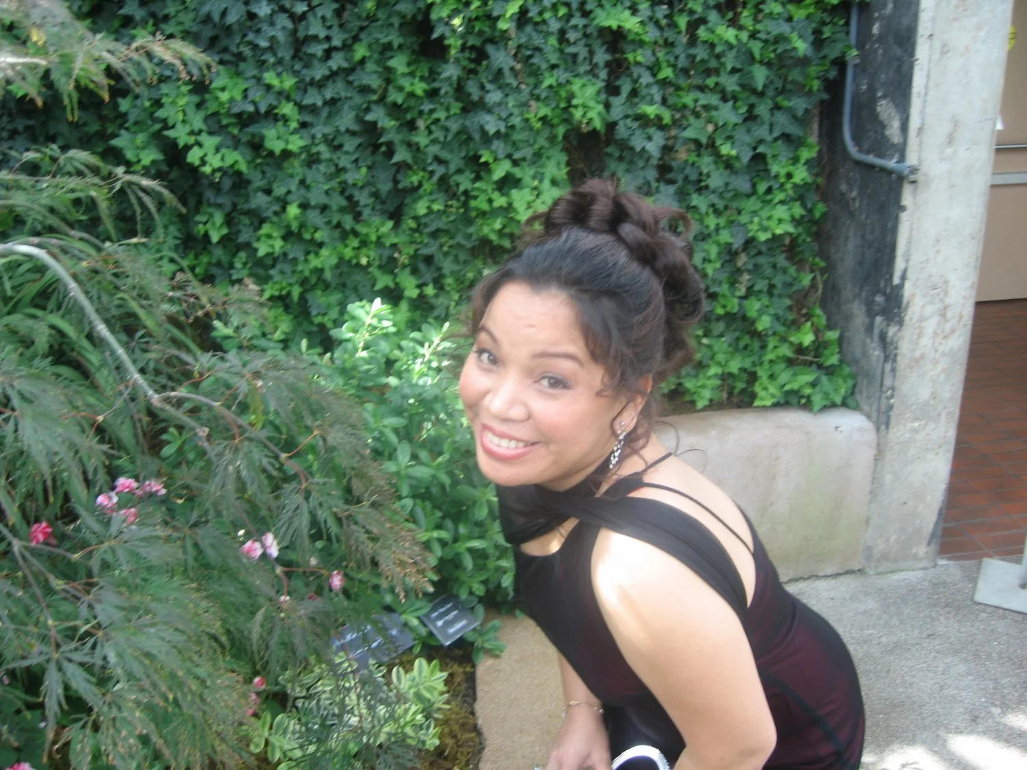 Rosy, Filipina, Showing her off, Smile, Likes Camera, Ask for more explicit pixs, image 3