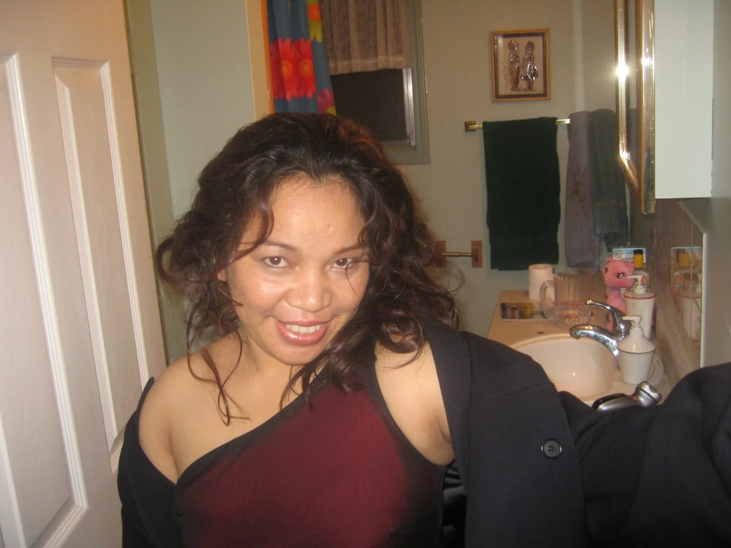 Rosy, Filipina, Showing her off, Smile, Likes Camera, Ask for more explicit pixs, image 4