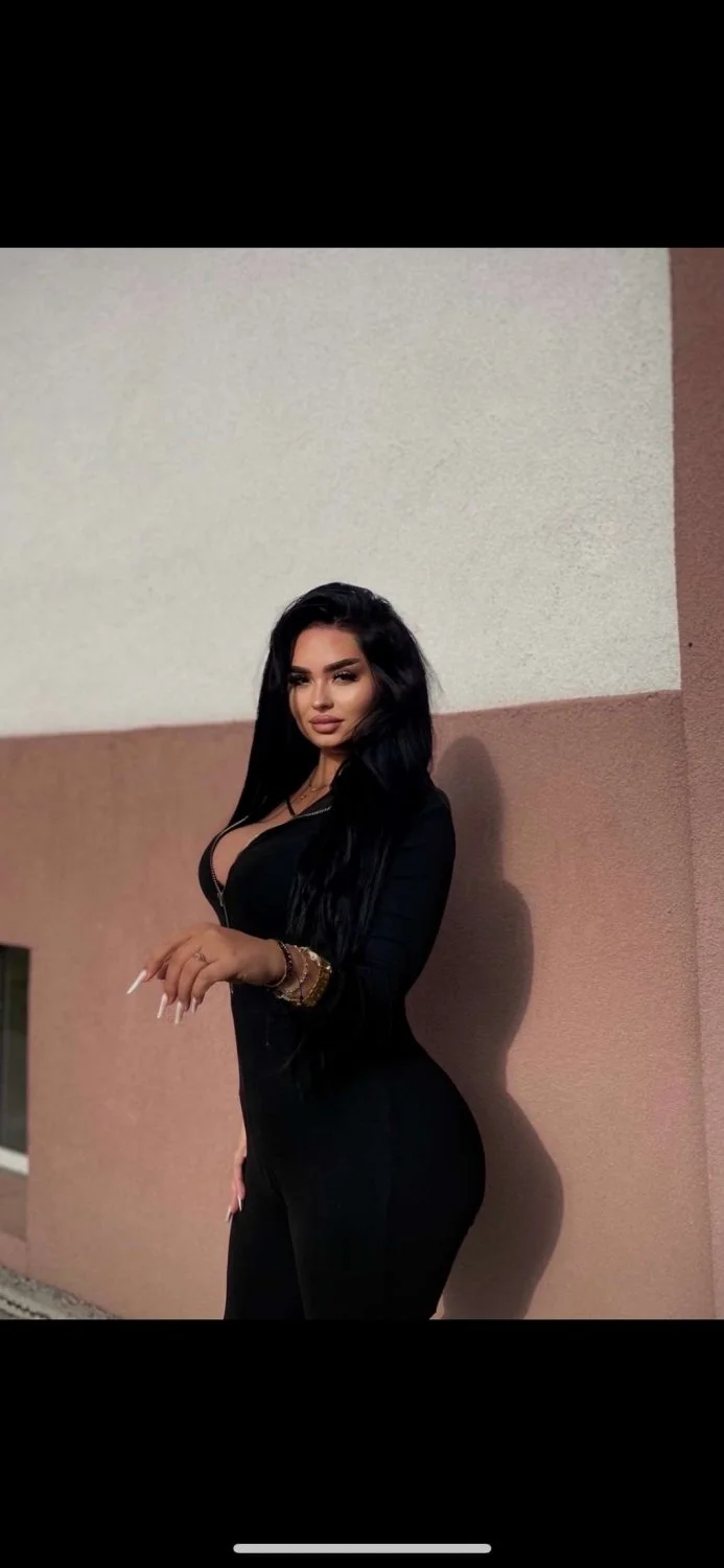 Hot teen slut exposed main image